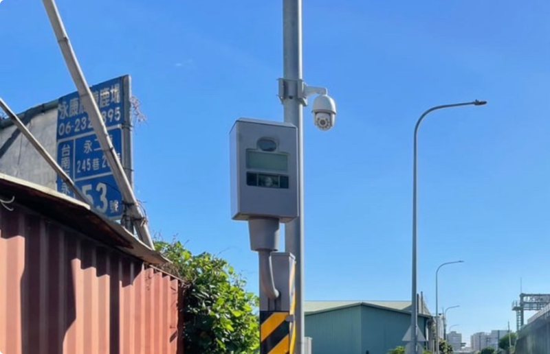 台南警方公告7處事故熱點科技執法、4路口照相桿、7路段移動測速照相。圖／警方提供