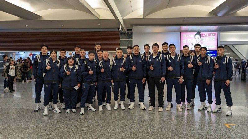 中華男籃隊在今天啟程菲律賓備戰25日的客場賽事。圖／中華籃球協會提供