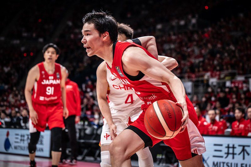 馬場雄大率領日本時隔88年在高層級國際賽擊敗中國。擷圖自FIBA ASIA
