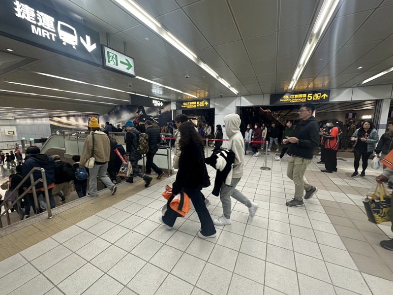 台北捷運於30分鐘疏散逾3萬人。記者洪子凱／攝影