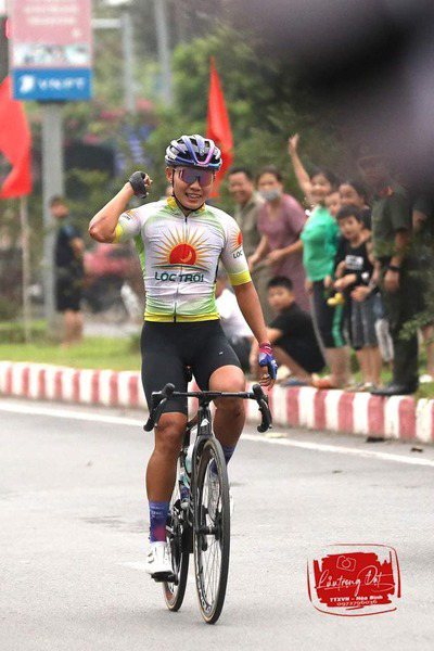 巴黎奧運不到5個月倒數，越南代表團積極爭取席次，盼能扭轉上屆0獎牌的窘境。（圖為已取得席次的女子自行車選手阮氏實）(photo from Nguyễn Thị Thật Facebook)