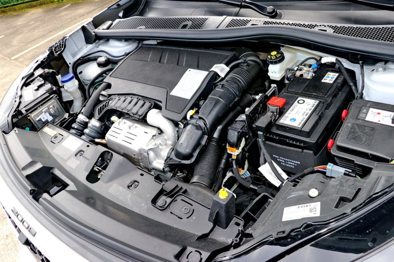 動力部分則搭載獲獎無數的1.2升PureTech缸內直噴渦輪增壓汽油引擎。 記者陳威任／攝影