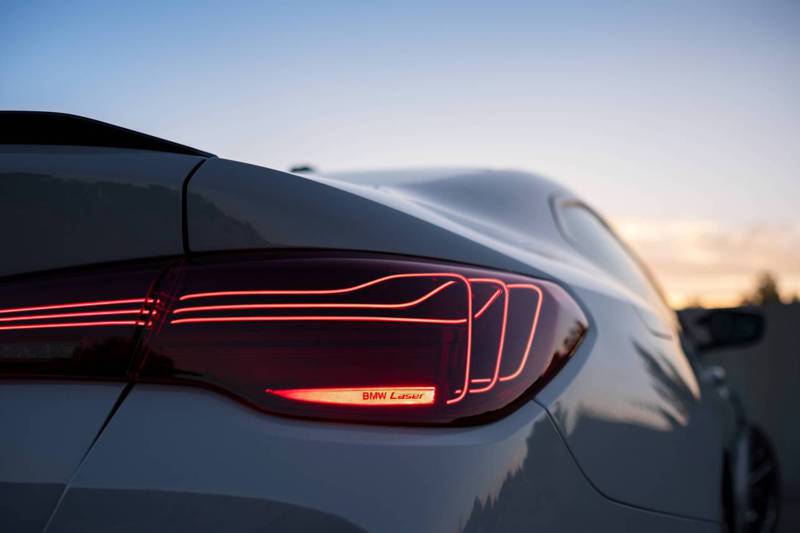 絕美璀璨的BMW雷射尾燈承襲自全球限量1,000台的夢幻車款BMW M4 CSL。 圖／BMW汎德提供