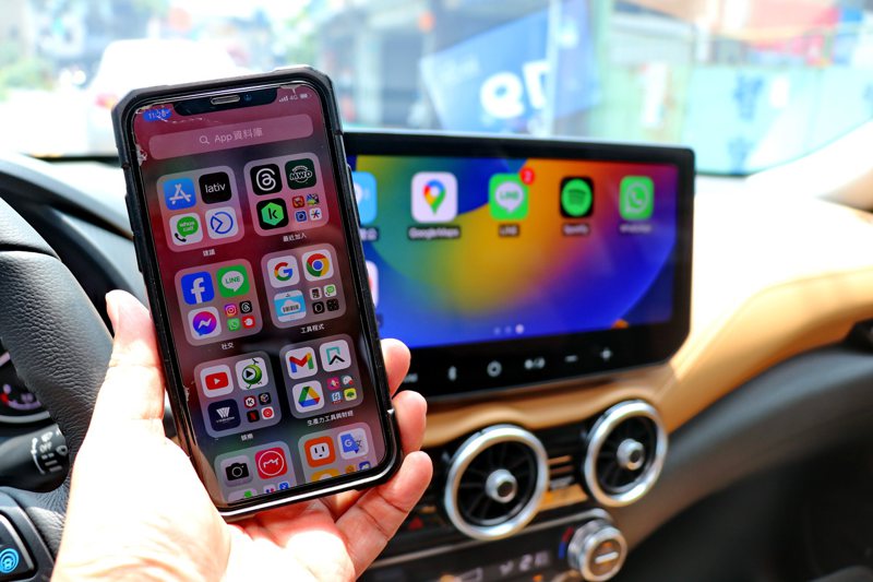 支援無線Apple CarPlay及Android Auto。 記者陳威任／攝影