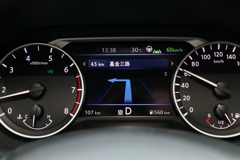 當使用Apple CarPlay及Android Auto時，可以透過儀表的液晶螢幕來提供路標指引方向。 記者陳威任／攝影